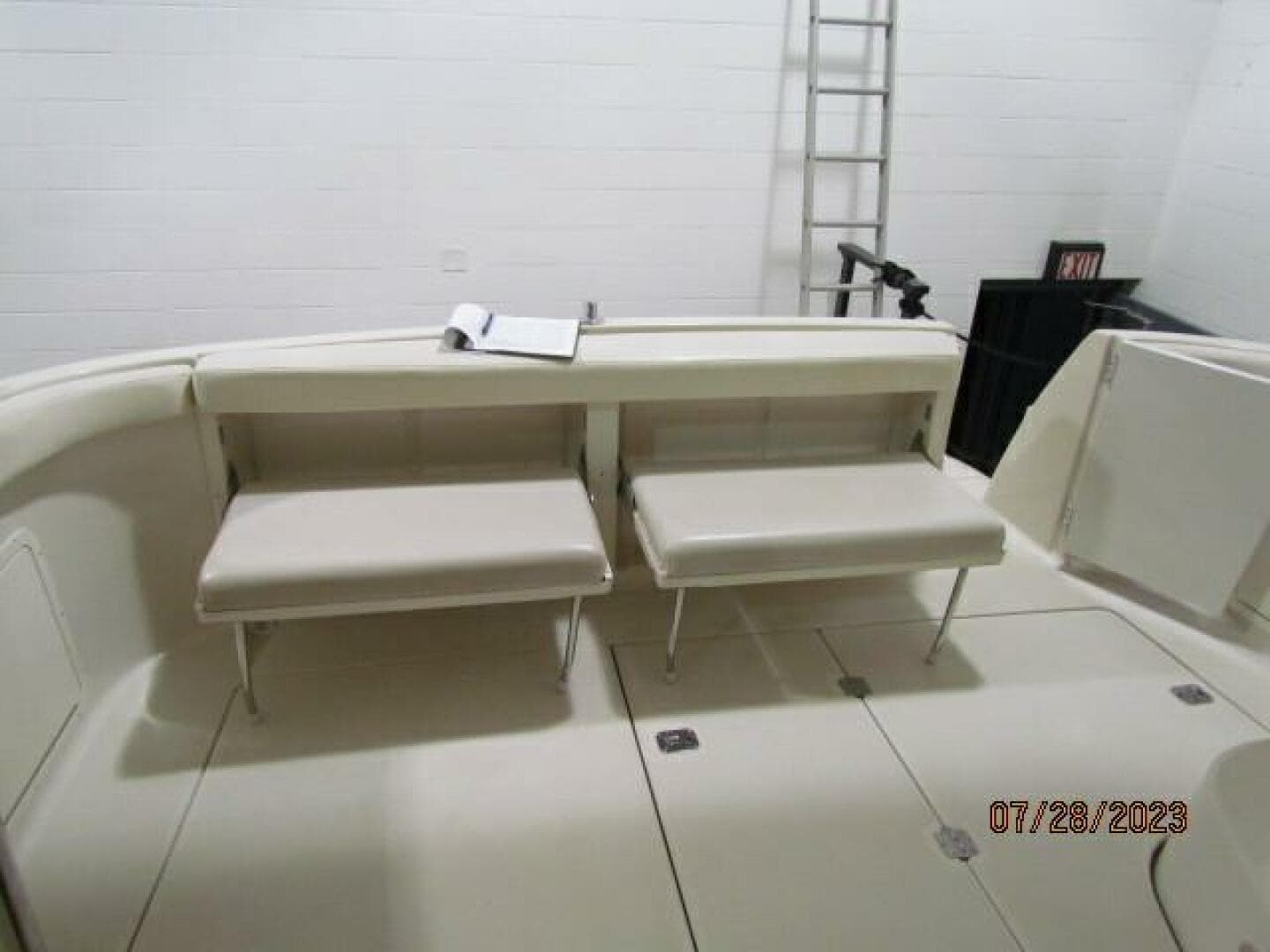 2001 Regal 3780 Commodore