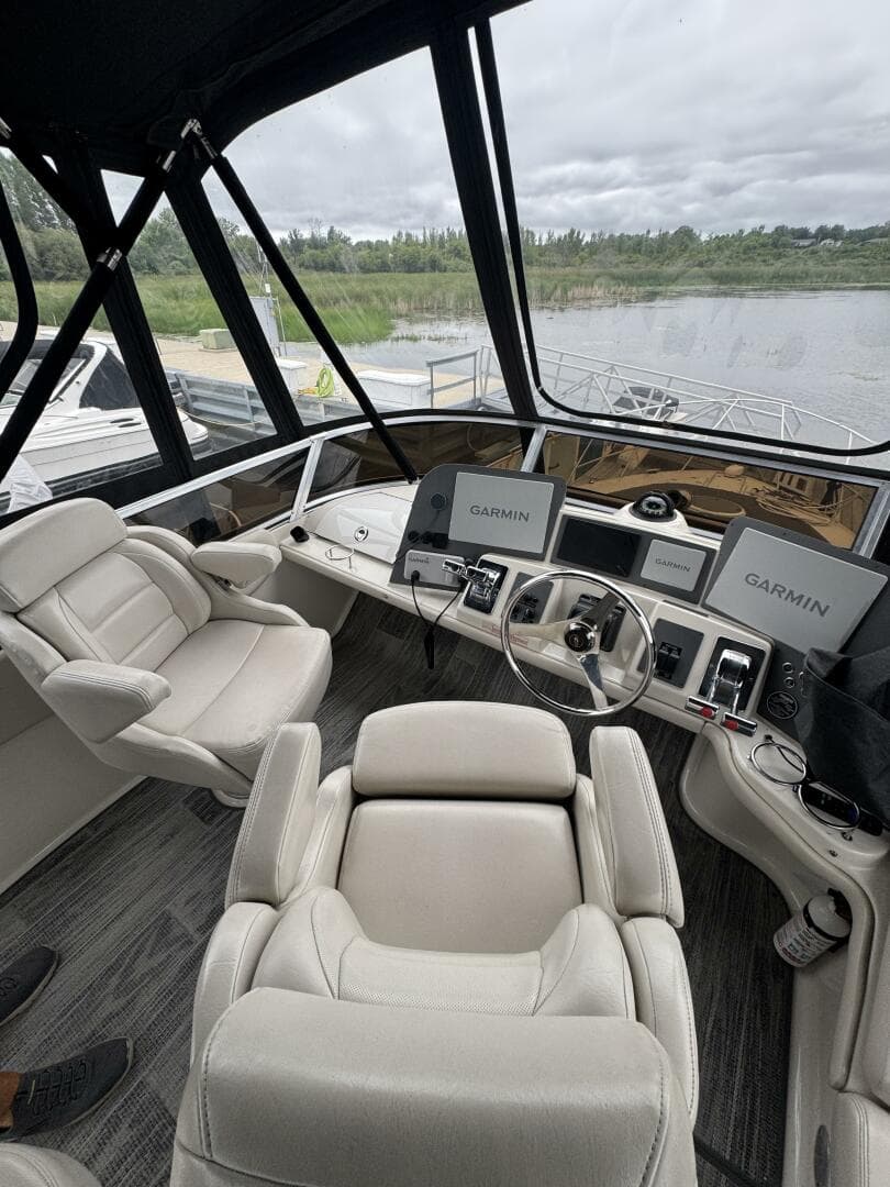 2001 Regal 3780 Commodore