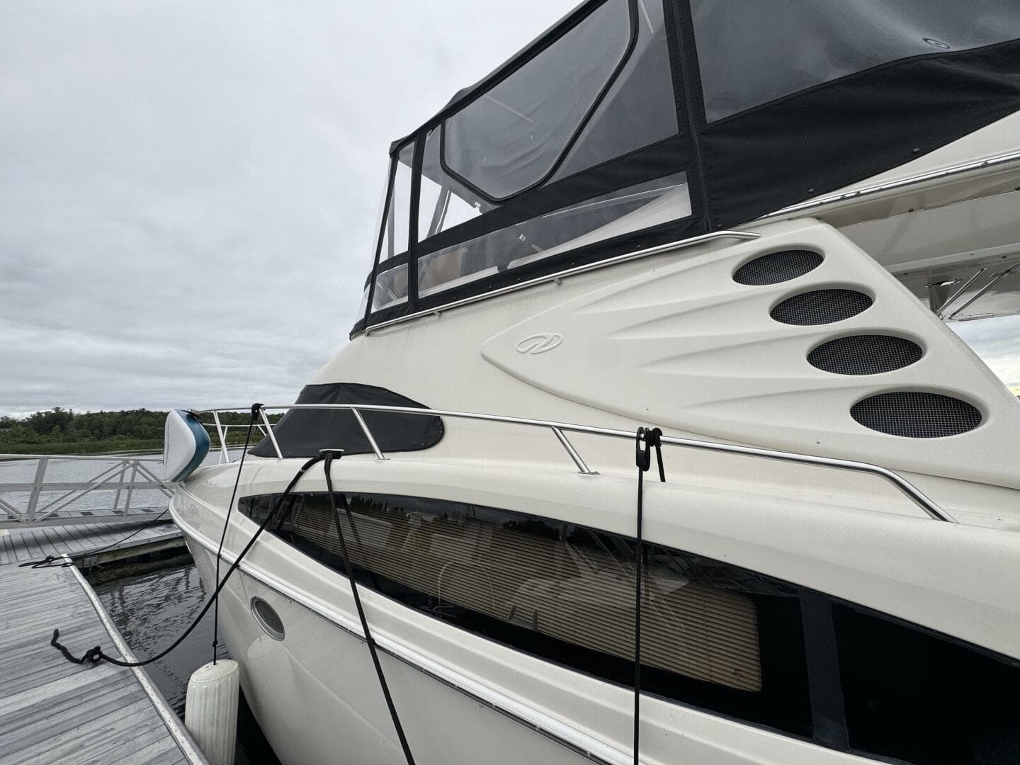 2001 Regal 3780 Commodore