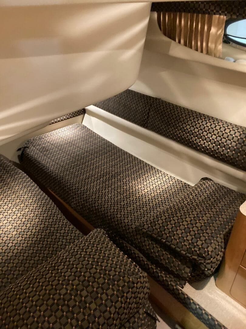 2001 Regal 3780 Commodore