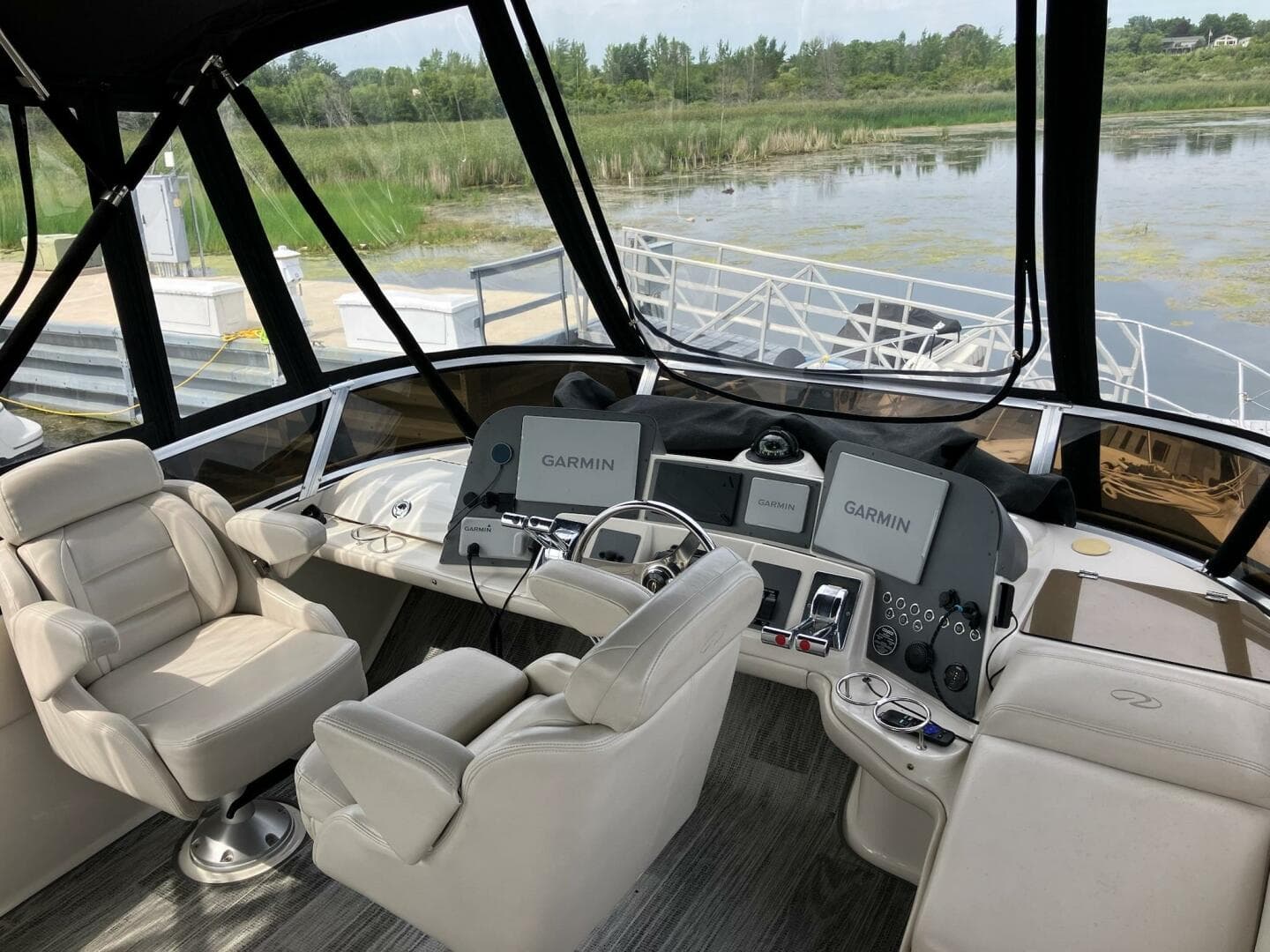 2001 Regal 3780 Commodore