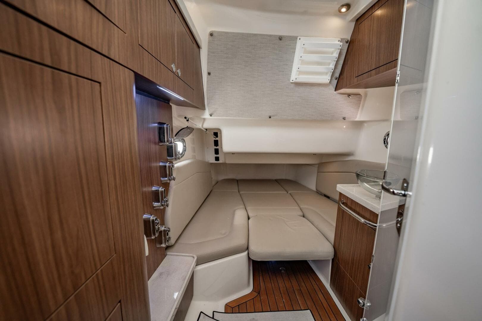 2018 Boston Whaler 380 Outrage