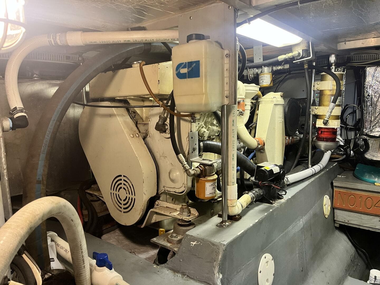 Carver 440 Aft Cabin