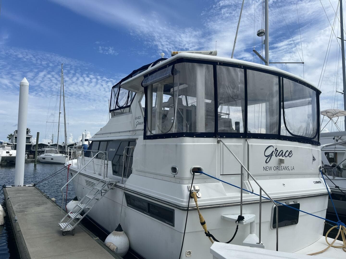 Carver 440 Aft Cabin