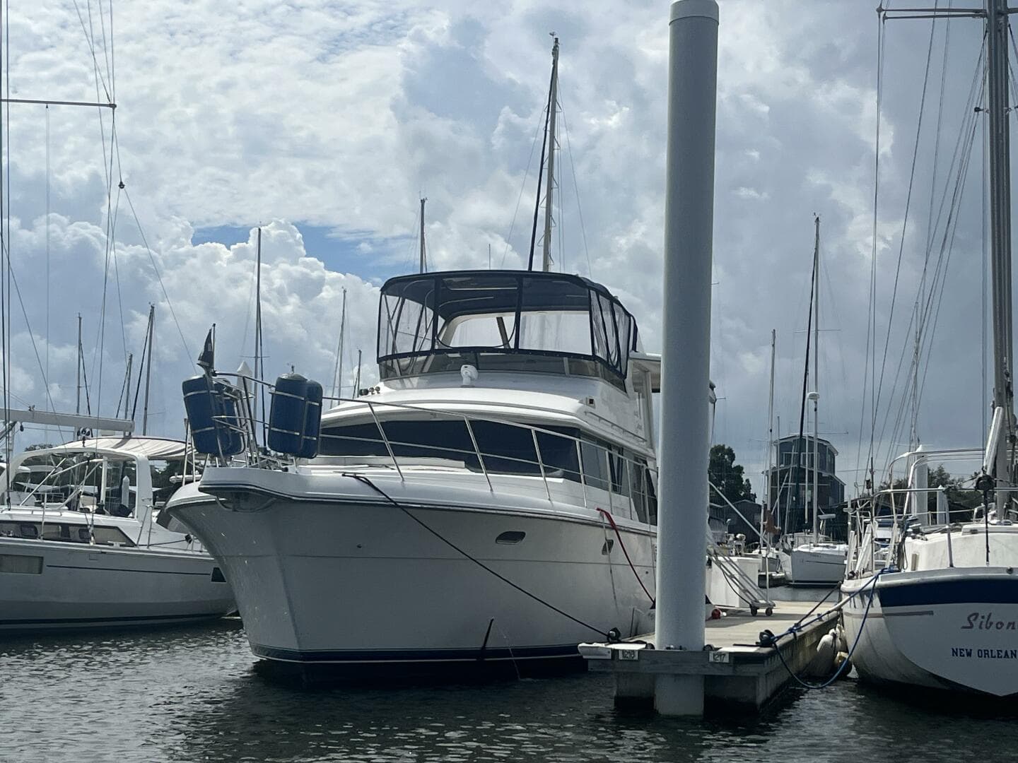 Carver 440 Aft Cabin