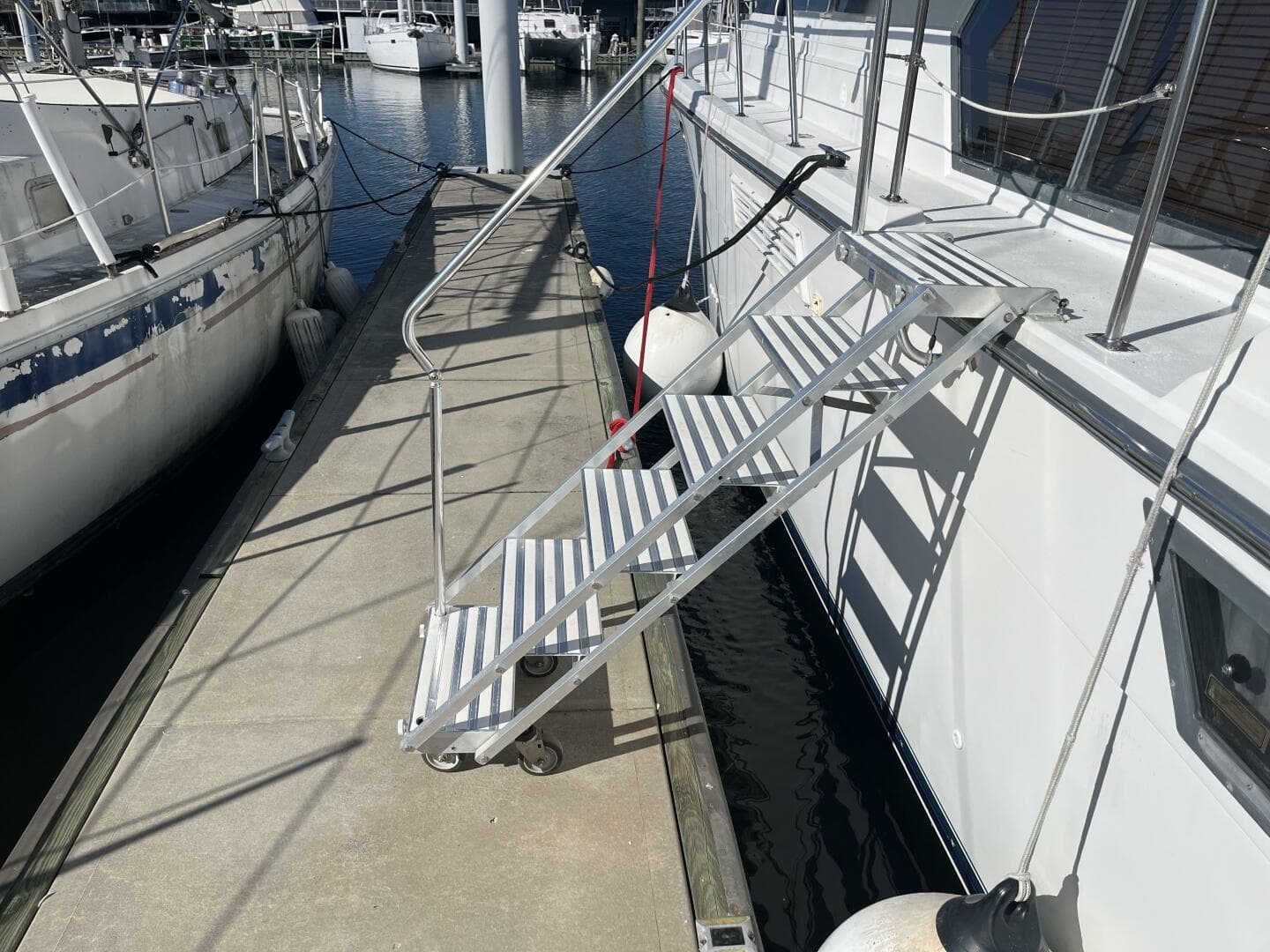 Carver 440 Aft Cabin