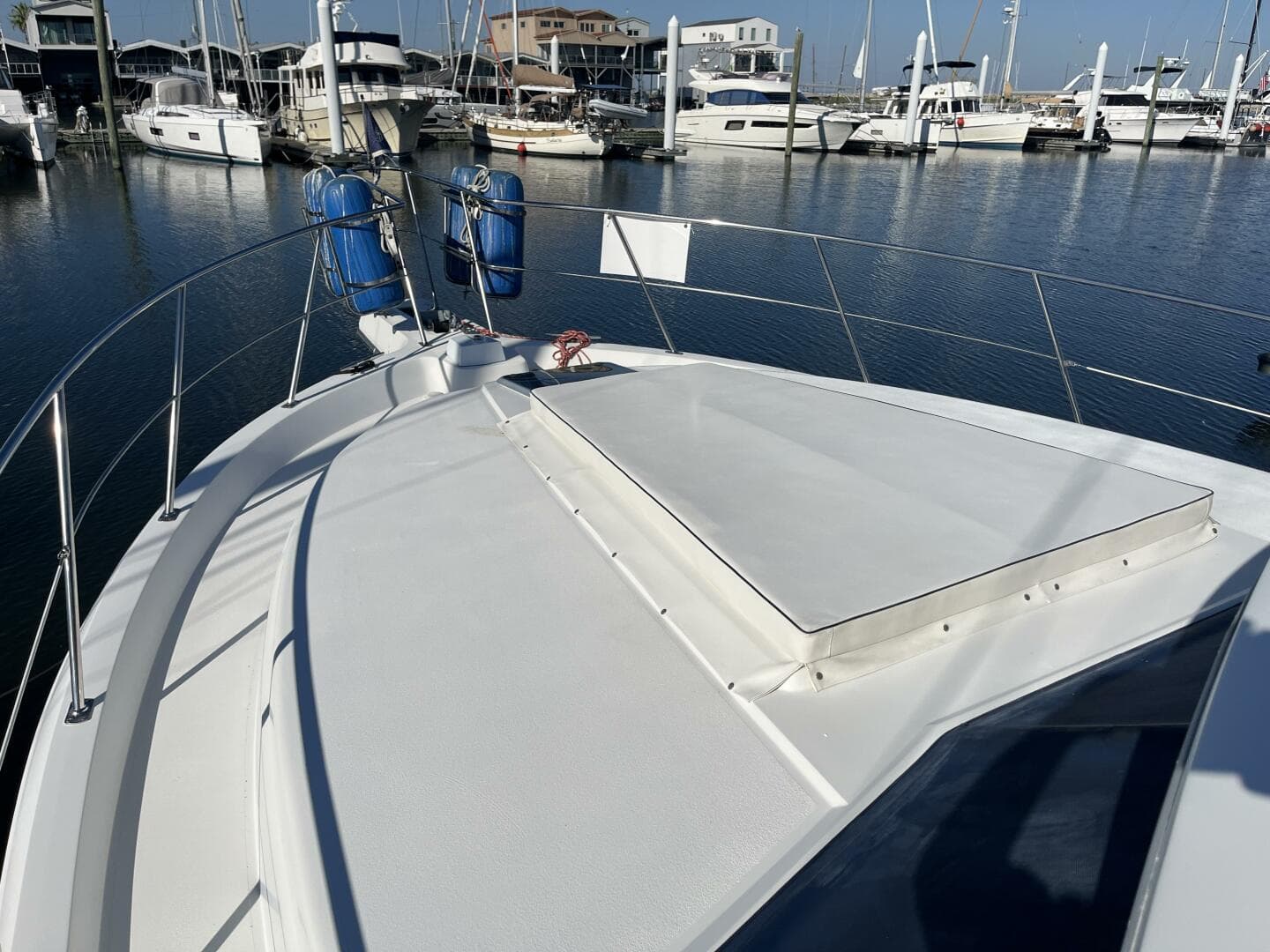 Carver 440 Aft Cabin