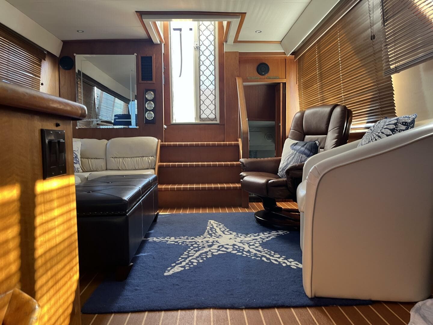 Carver 440 Aft Cabin