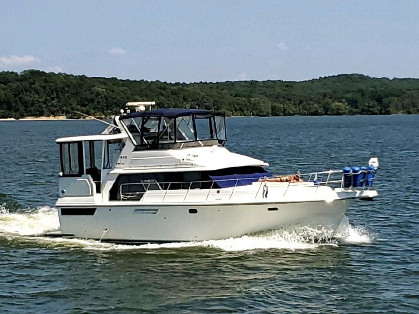 Carver 440 Aft Cabin