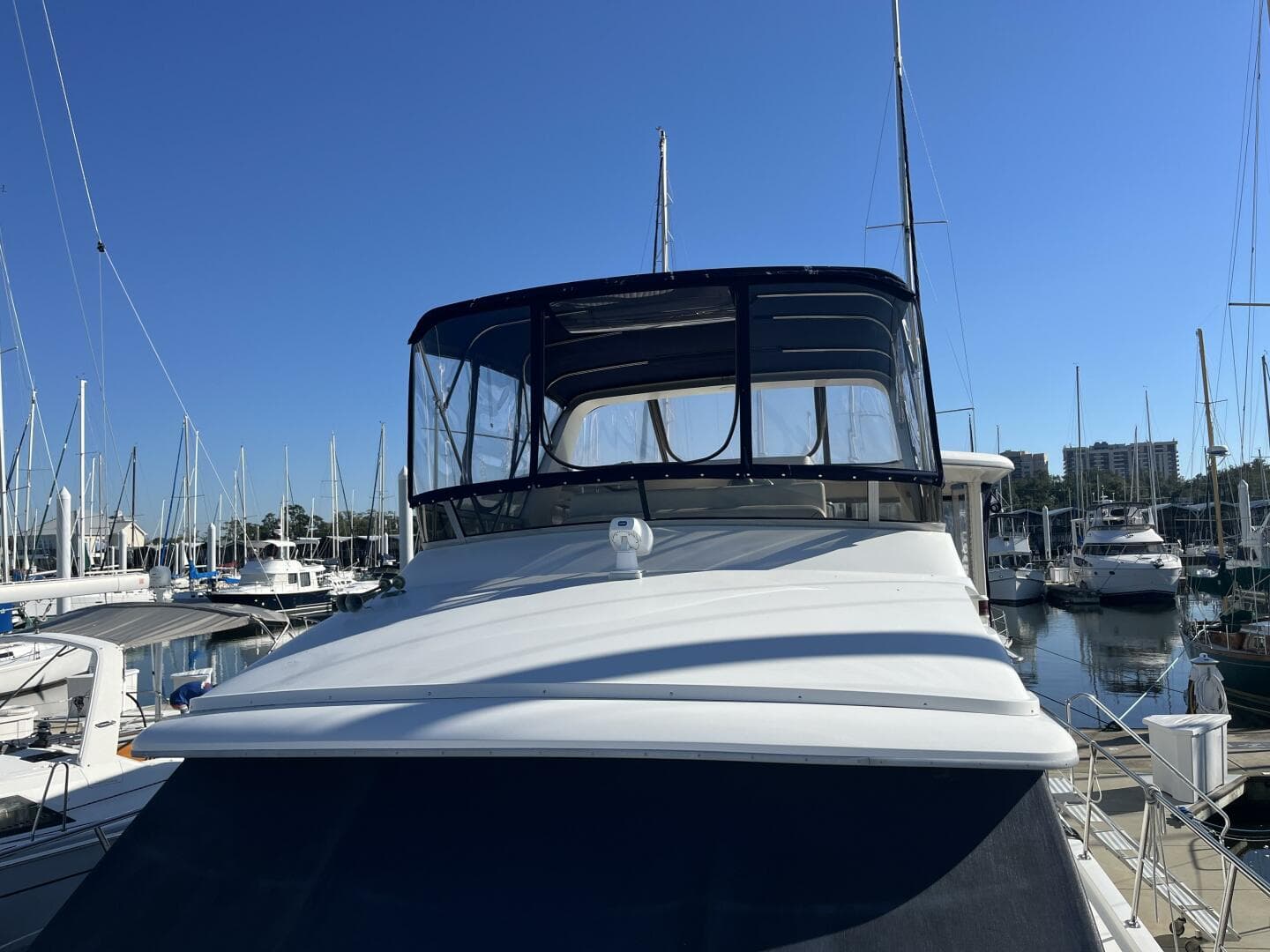 Carver 440 Aft Cabin
