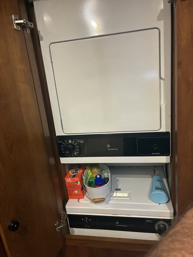 1994 Carver 440 Aft Cabin - Washer and Dryer