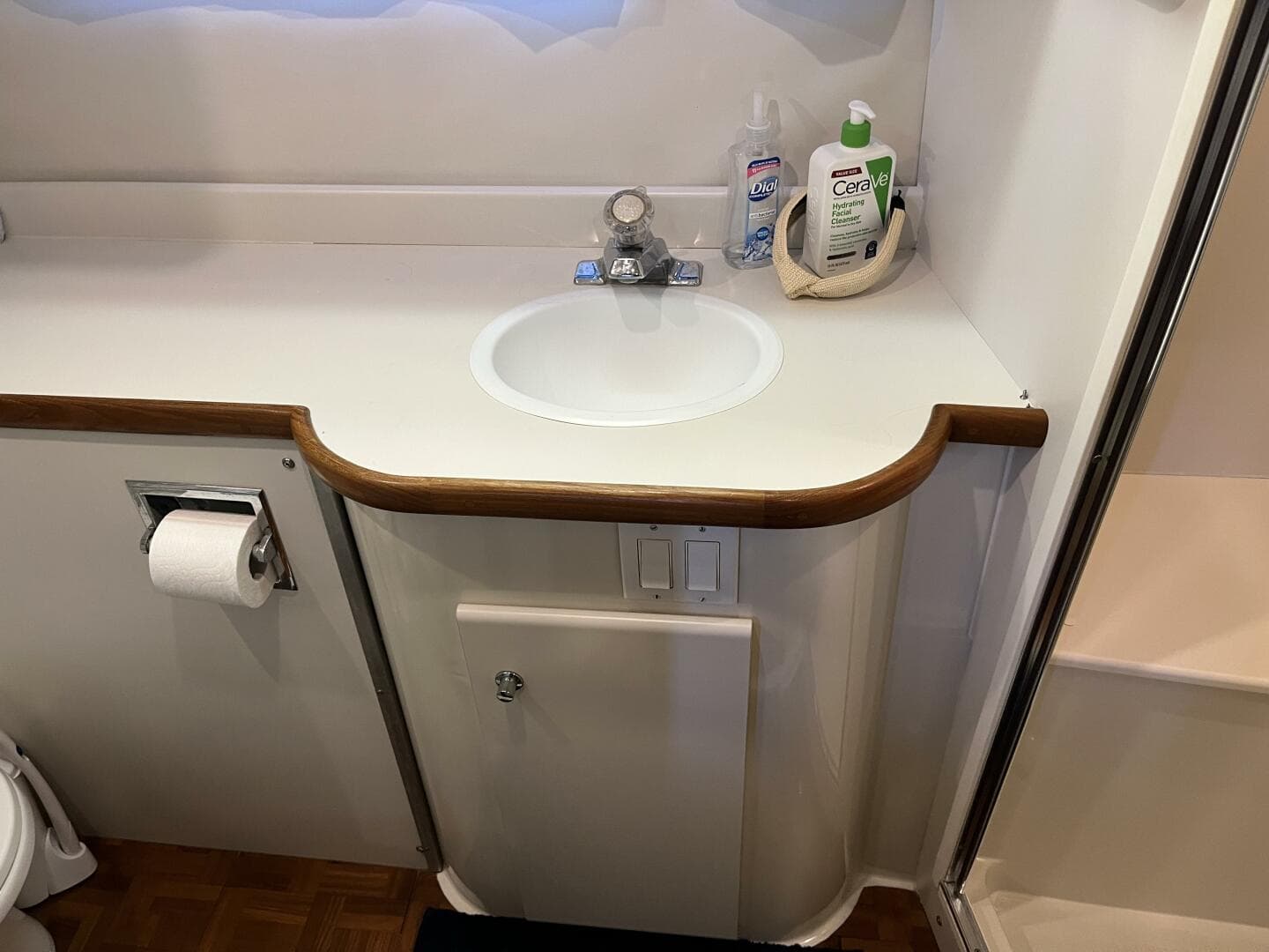 Carver 440 Aft Cabin