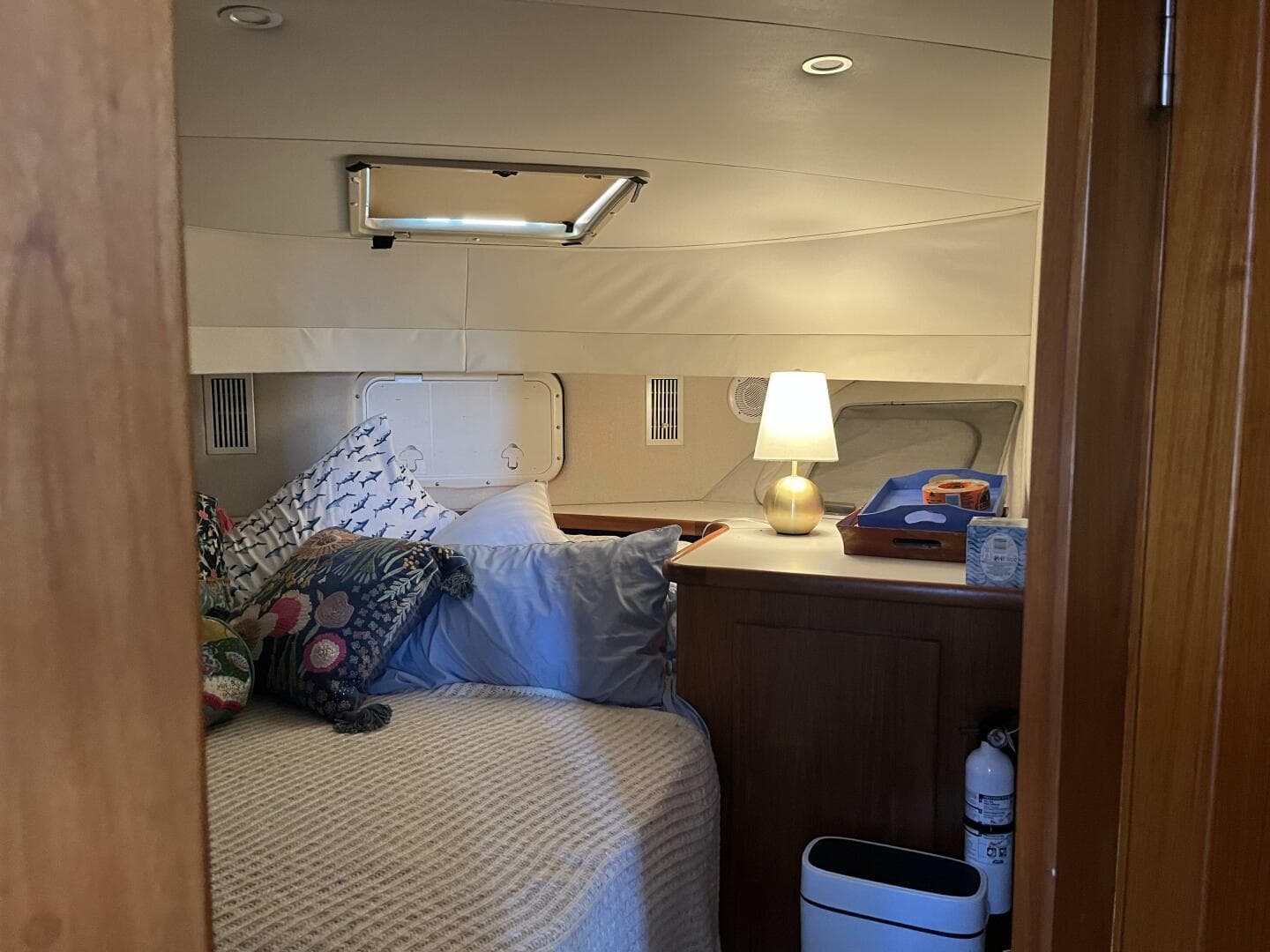 Carver 440 Aft Cabin