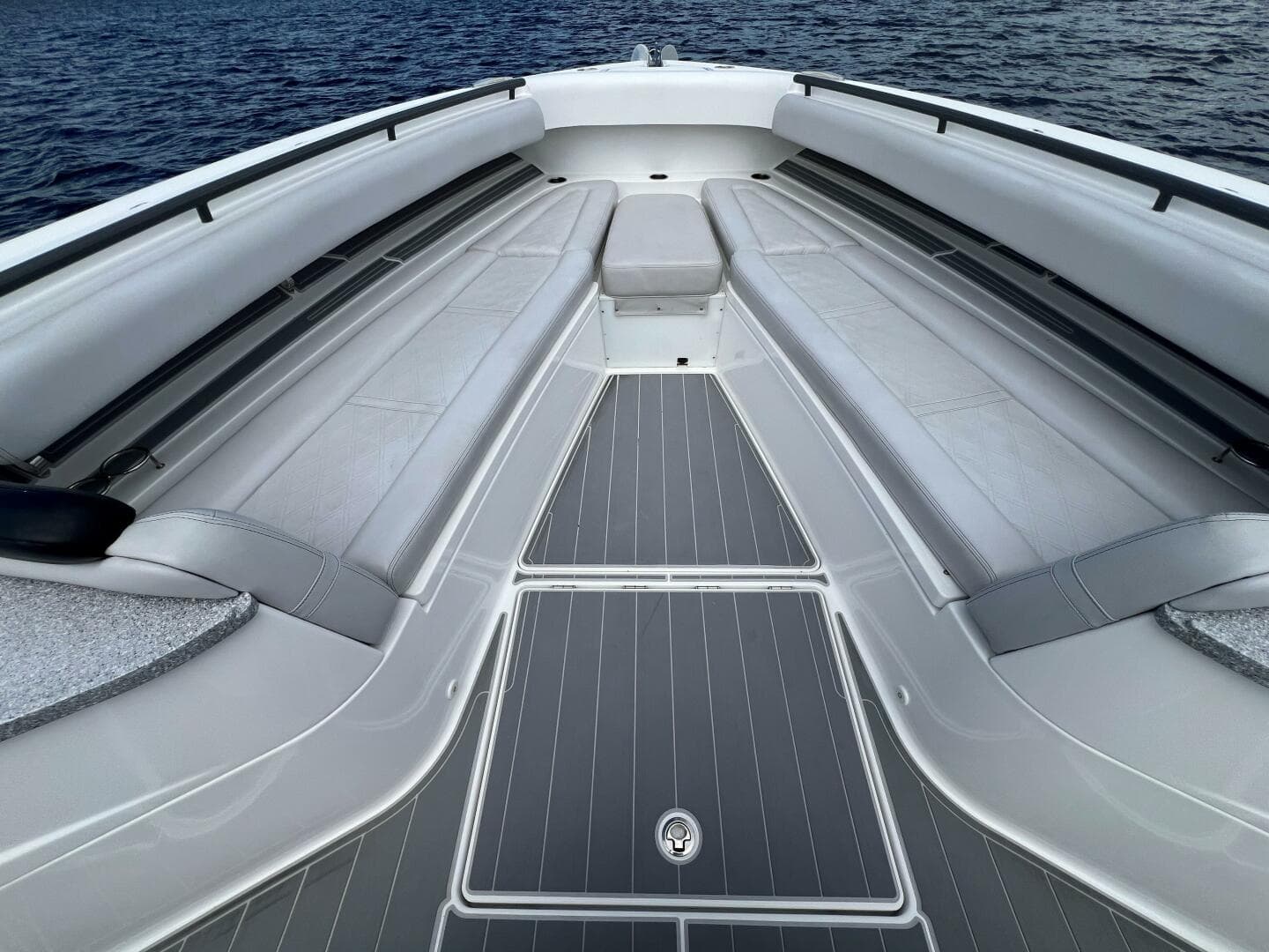 HCB 53 Title Wave - Bow