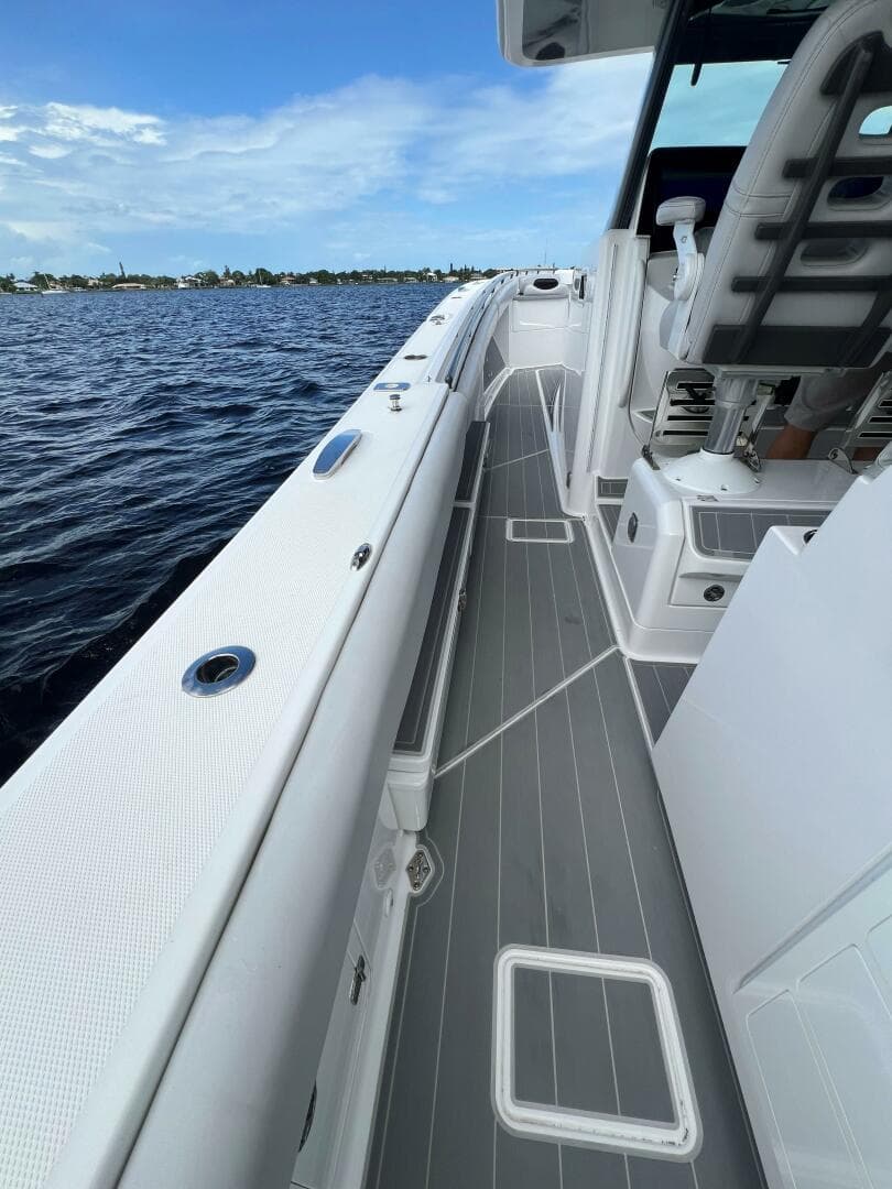 HCB 53 Title Wave - Side