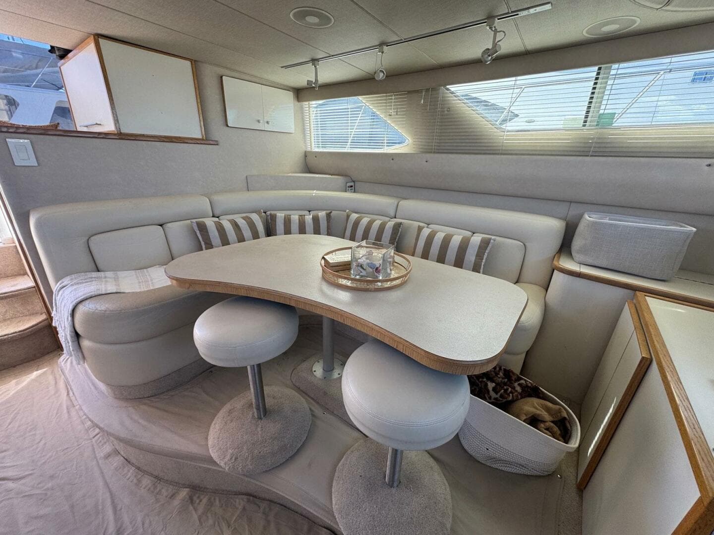 7a Main Salon Settee