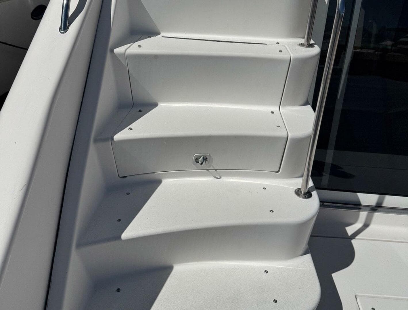 19 Molded Flybridge Stair