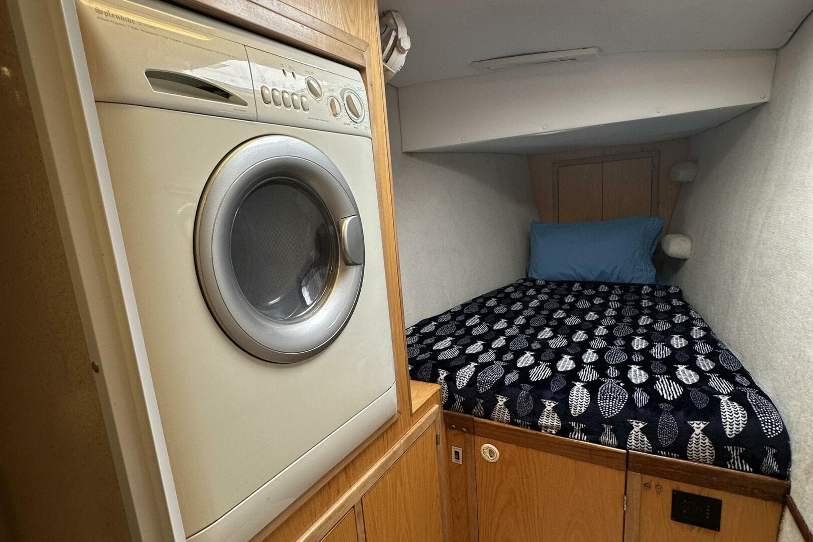 2007 Manta 44 Power Cat 'Lah De Dah' - Cabin