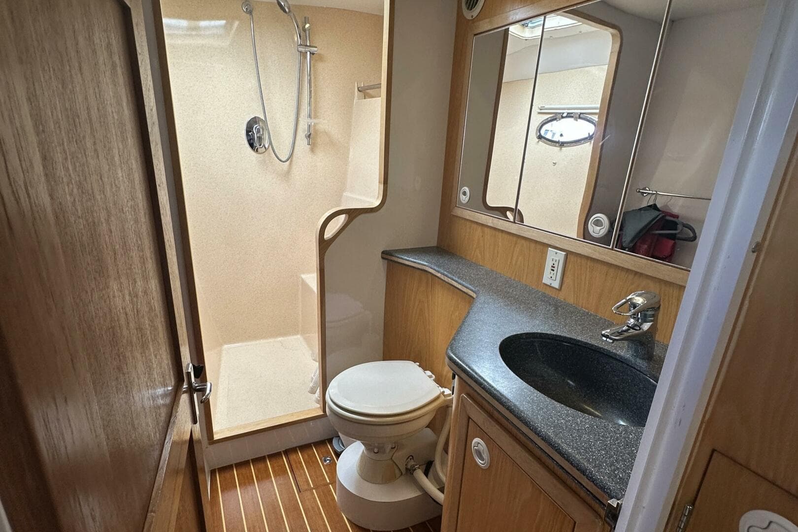 2007 Manta 44 Power Cat 'Lah De Dah' - Head