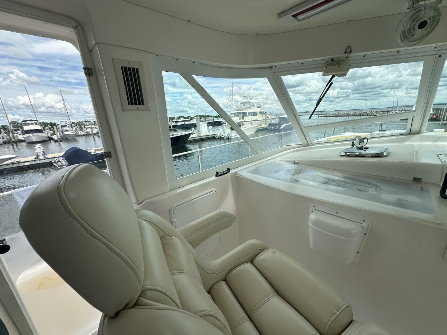 2007 Manta 44 Power Cat 'Lah De Dah' - Helm Seating