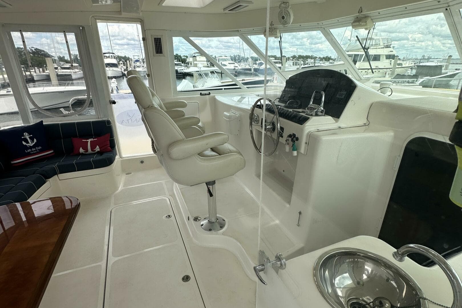 2007 Manta 44 Power Cat 'Lah De Dah' - Pilothouse