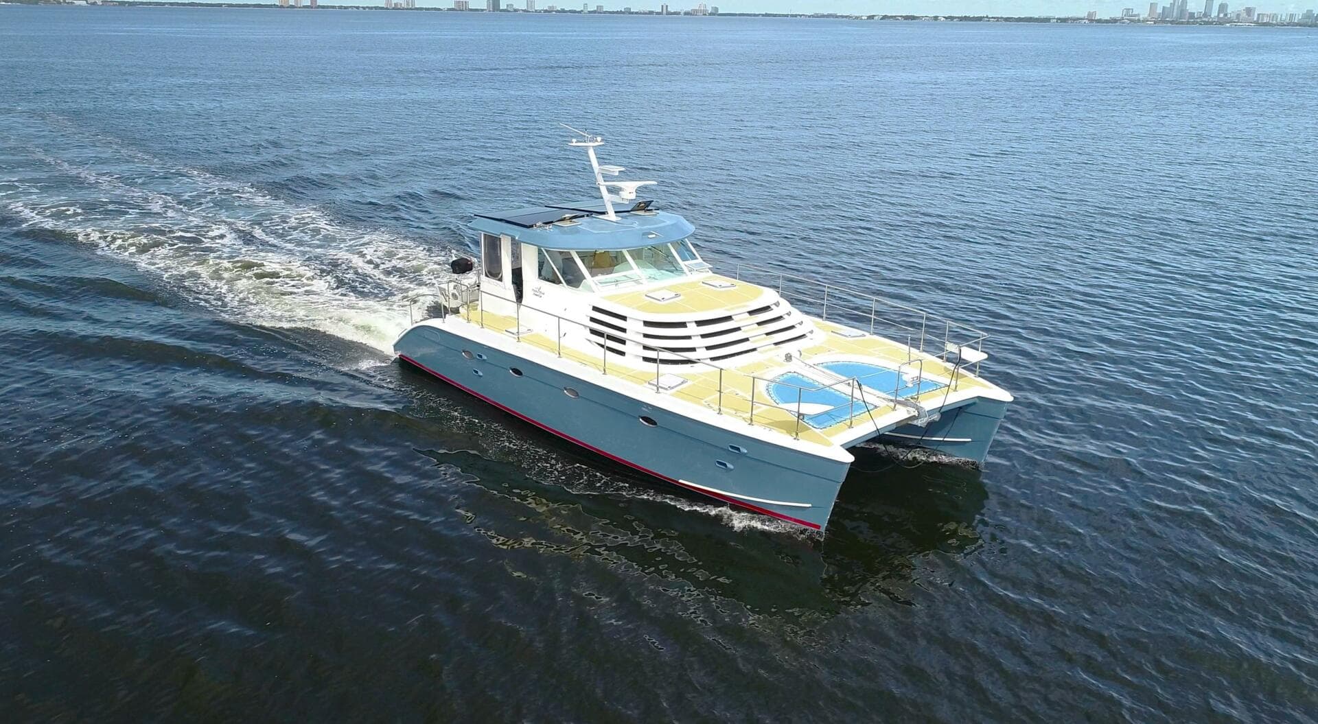 2007 Manta 44 Power Cat 'Lah De Dah' - Starboard 3/4 Bow