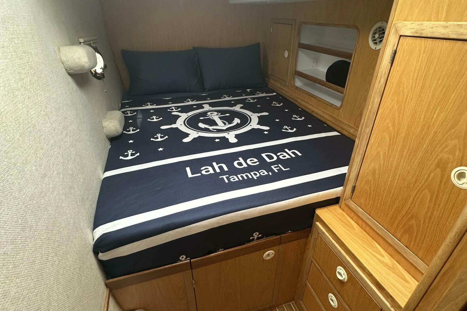 2007 Manta 44 Power Cat 'Lah De Dah' - Cabin