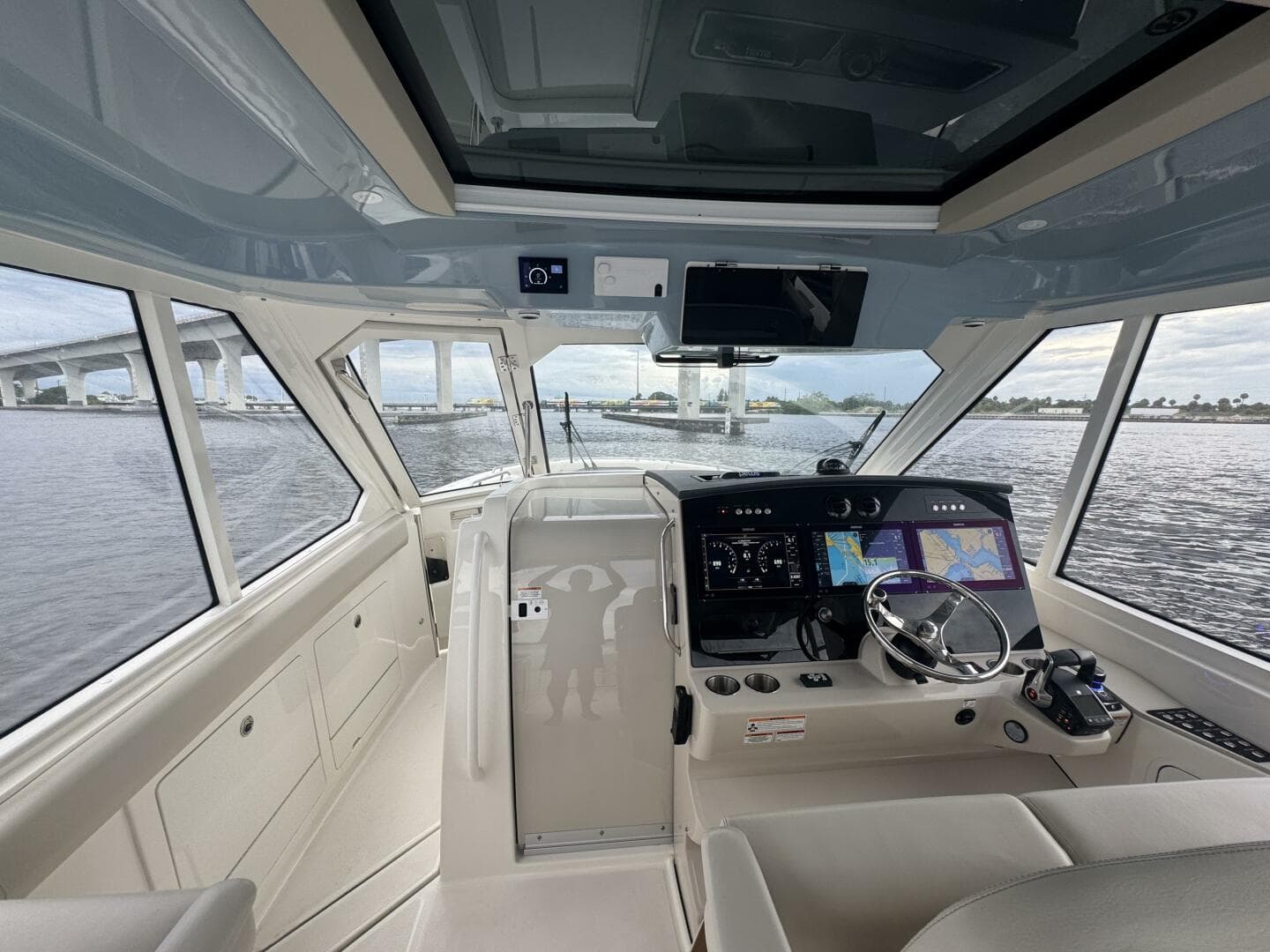 2023 Boston Whaler 380 Realm