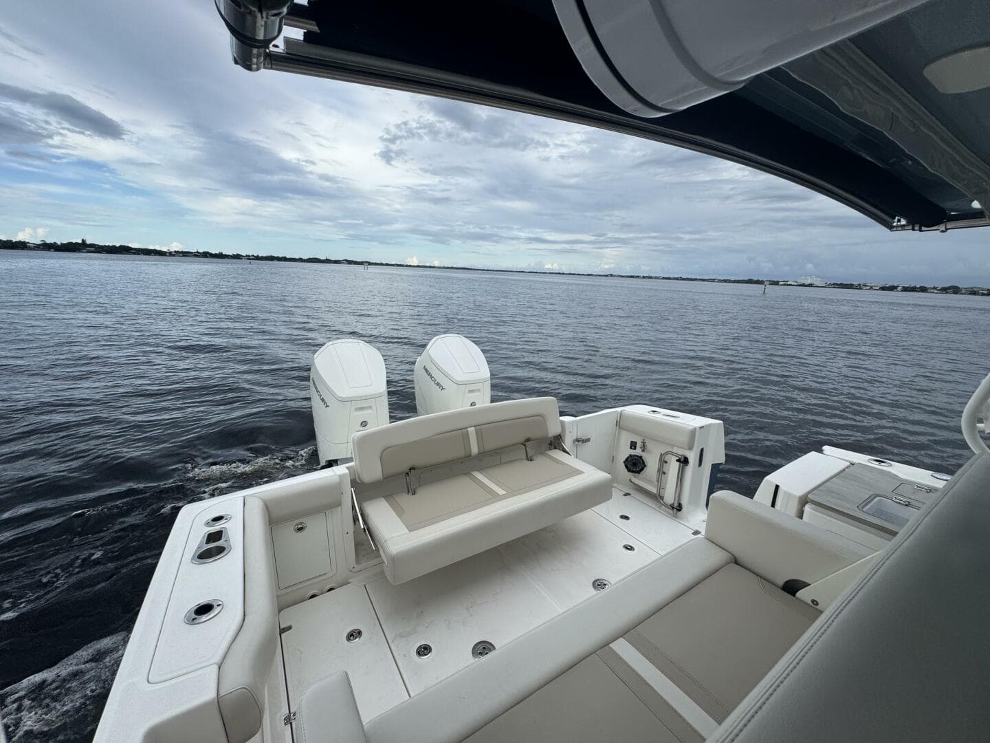 2023 Boston Whaler 380 Realm