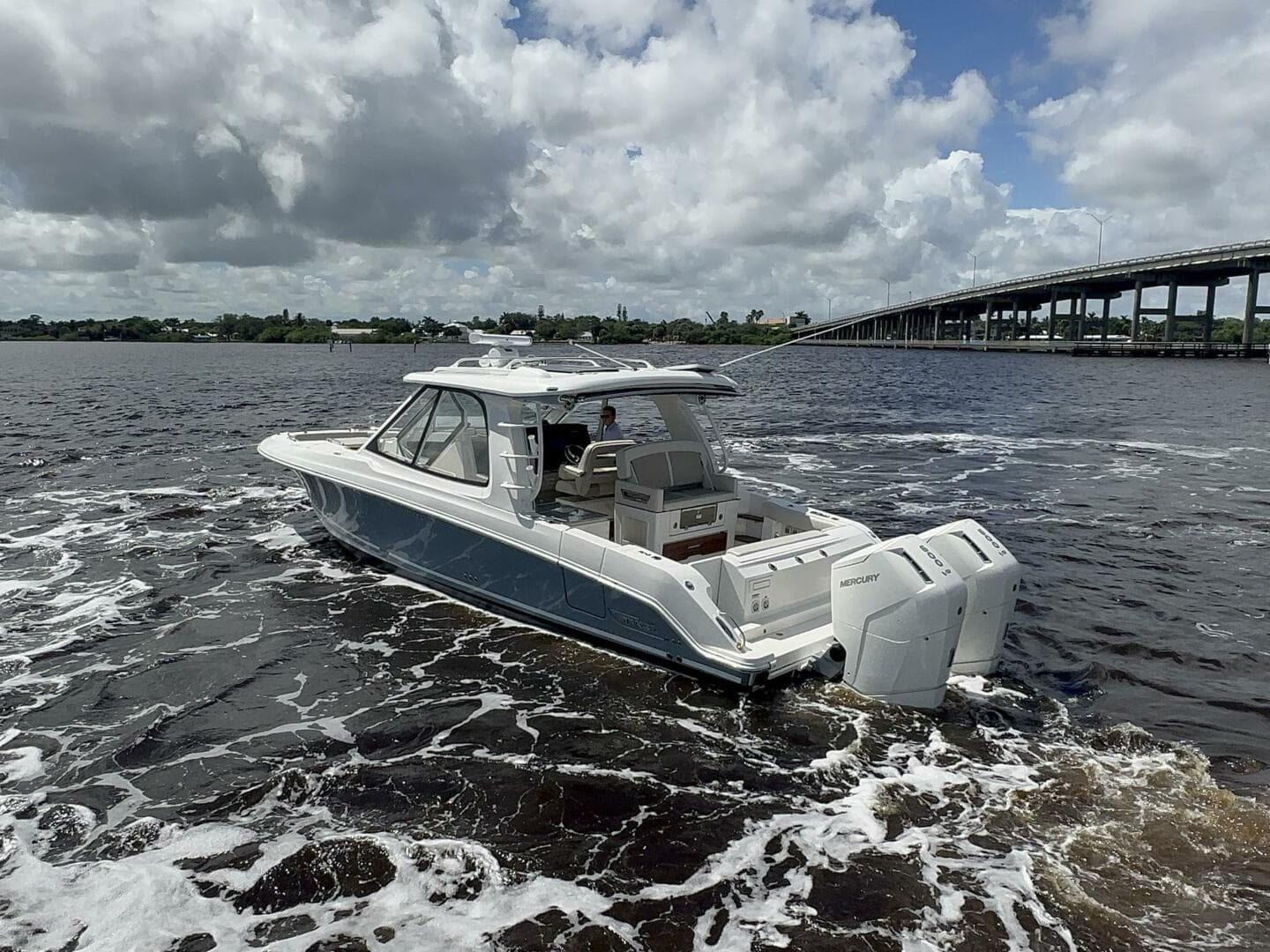 2023 Boston Whaler 380 Realm