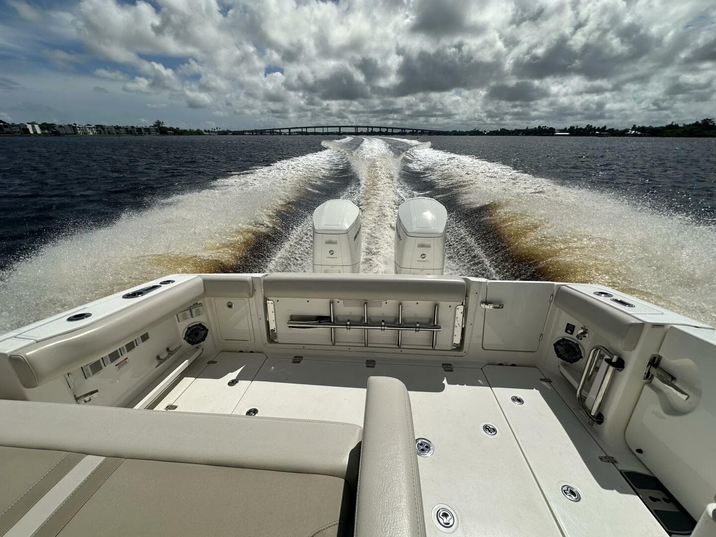 2023 Boston Whaler 380 Realm