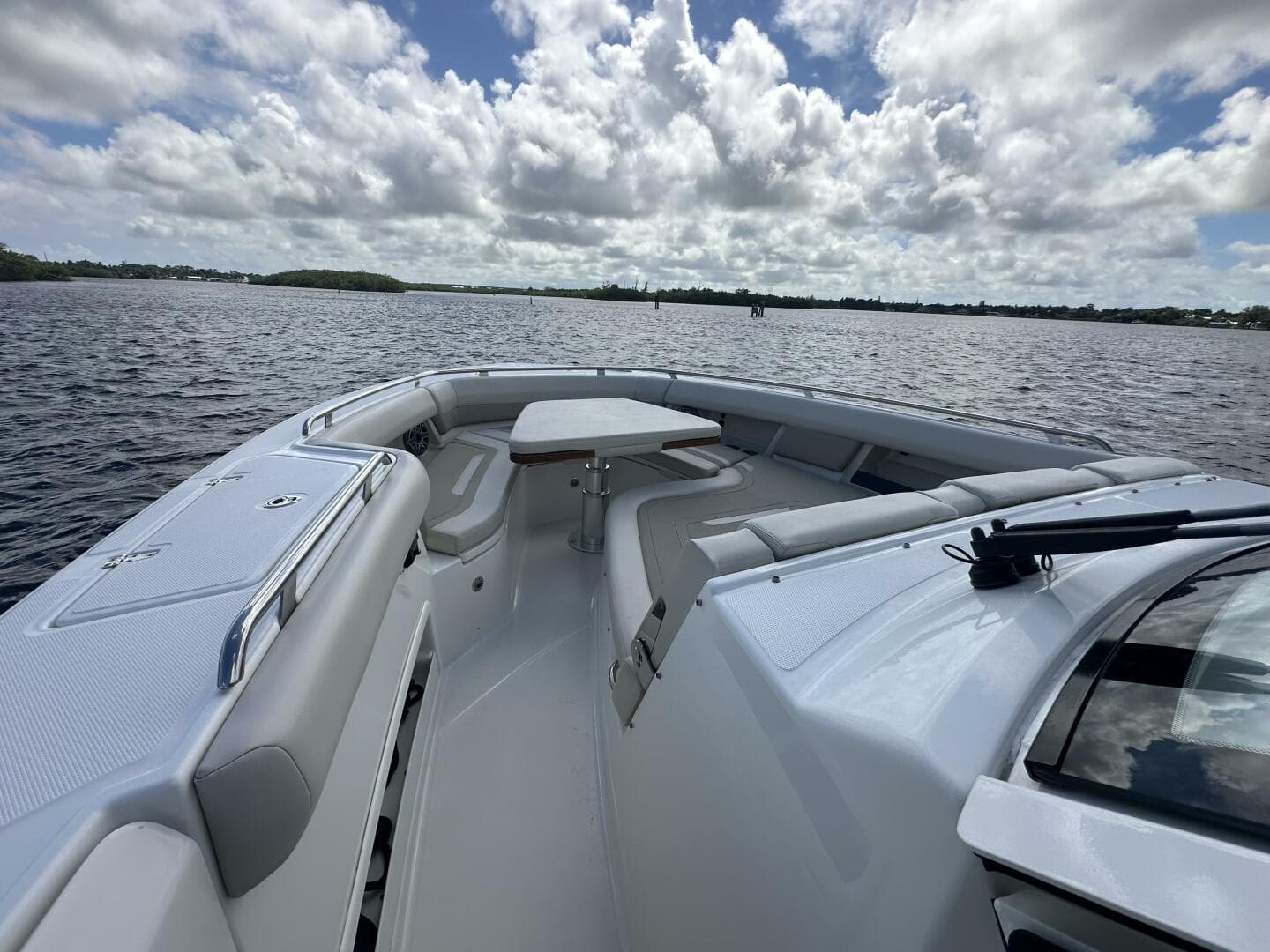 2023 Boston Whaler 380 Realm