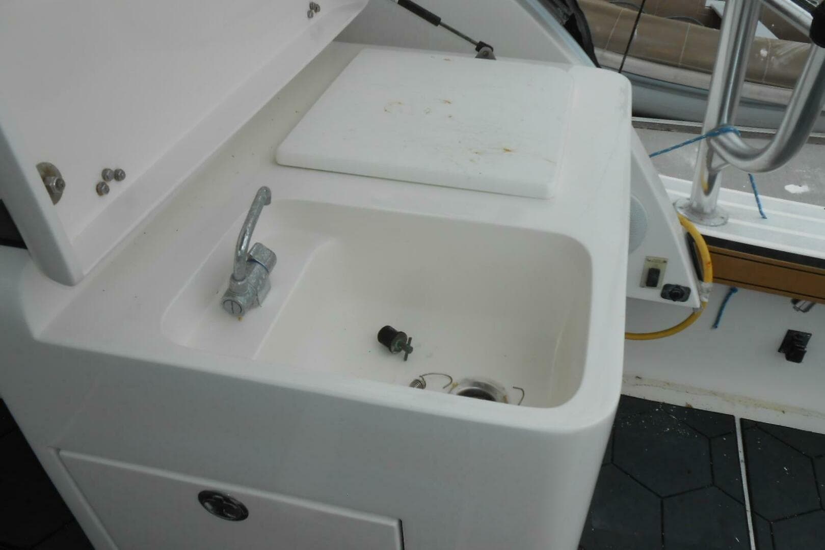 2004 Topaz 32 Express