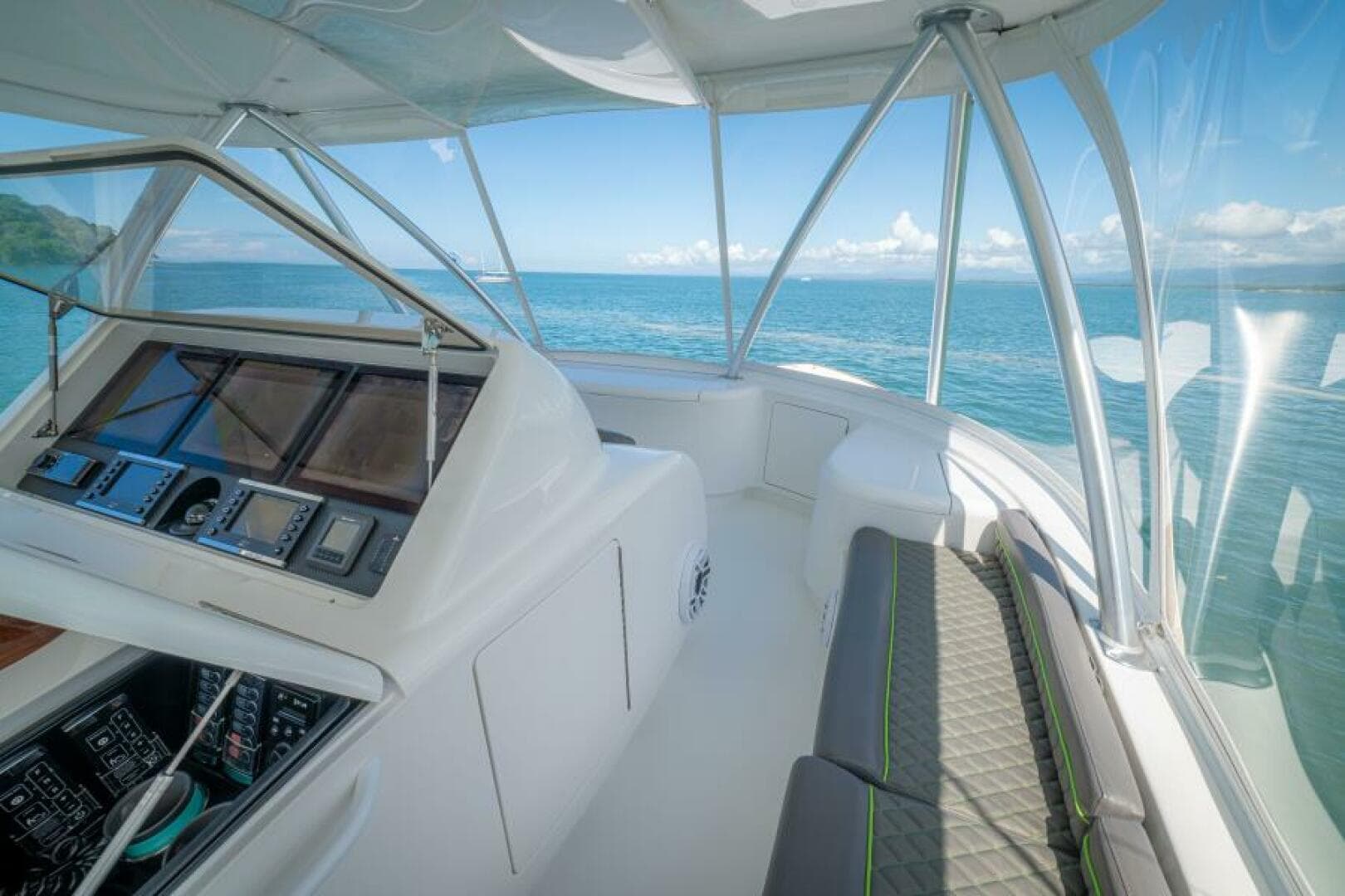 2017 62 Viking Convertible - Offensive