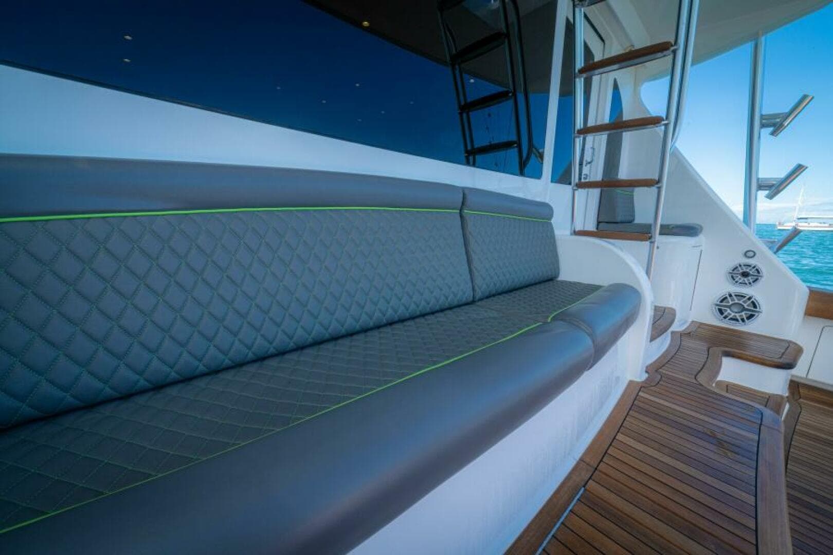 2017 62 Viking Convertible - Offensive