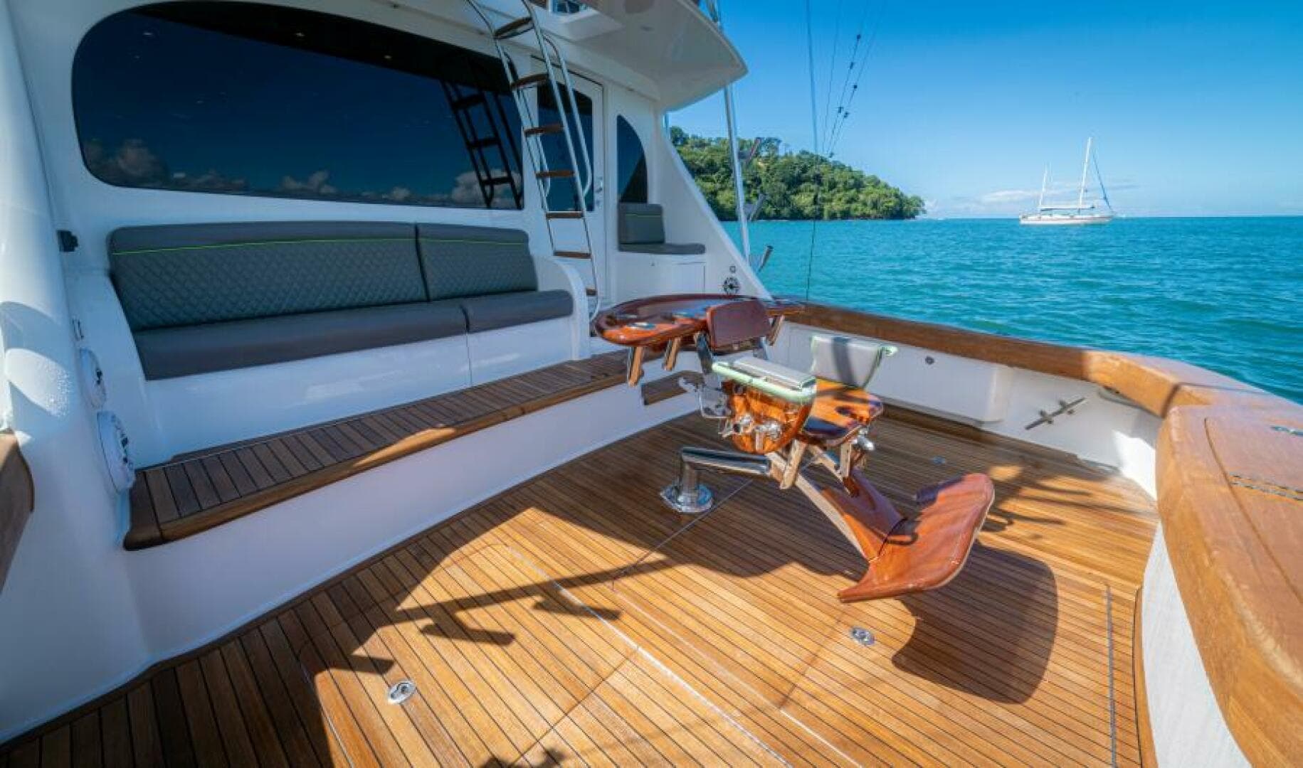 2017 62 Viking Convertible - Offensive