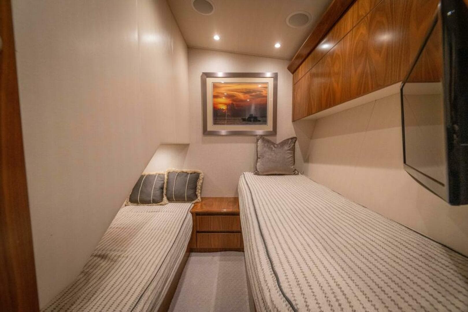 2017 62 Viking Convertible - Offensive