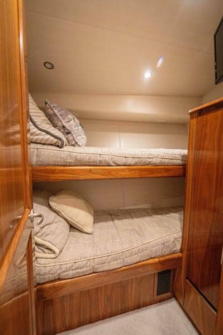 2017 62 Viking Convertible - Offensive