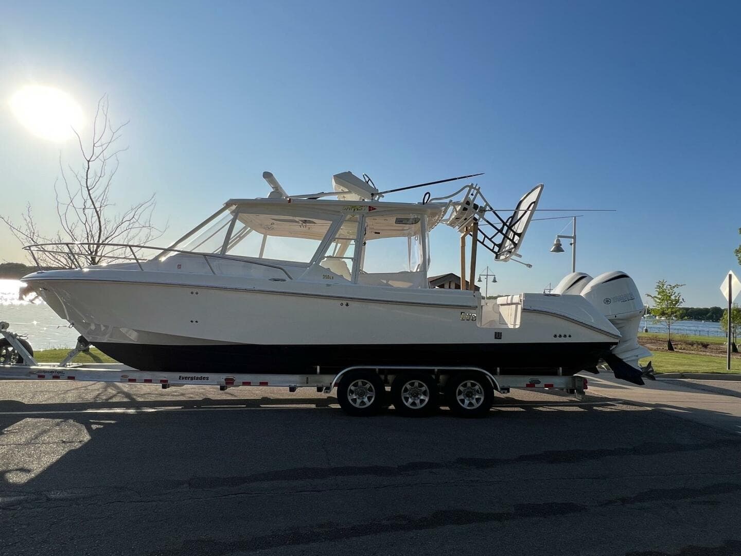2012 Everglades 350 LX
