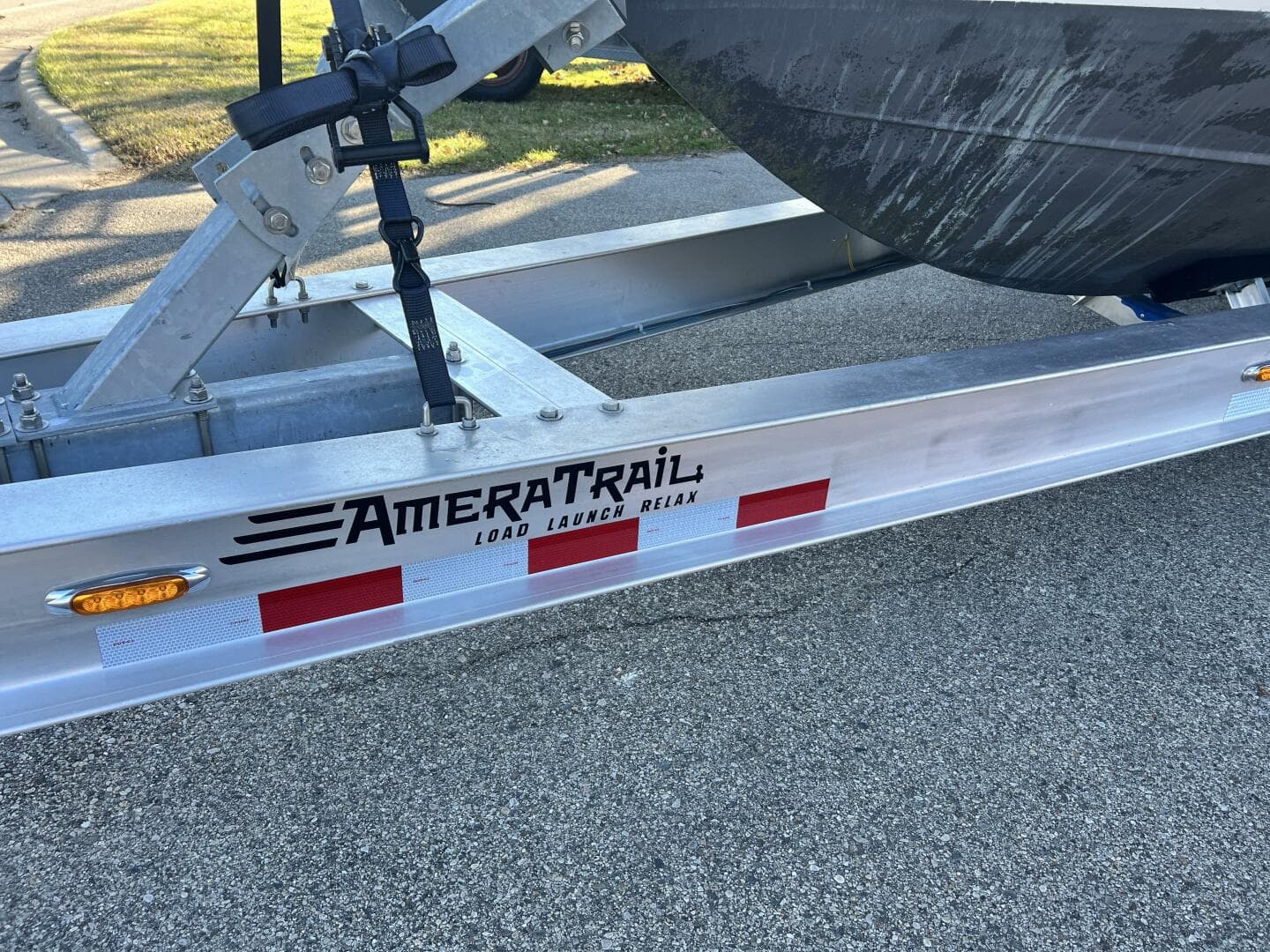 2012 Everglades 350 LX