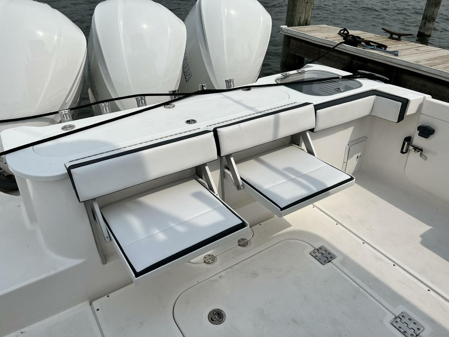 2012 Everglades 350 LX