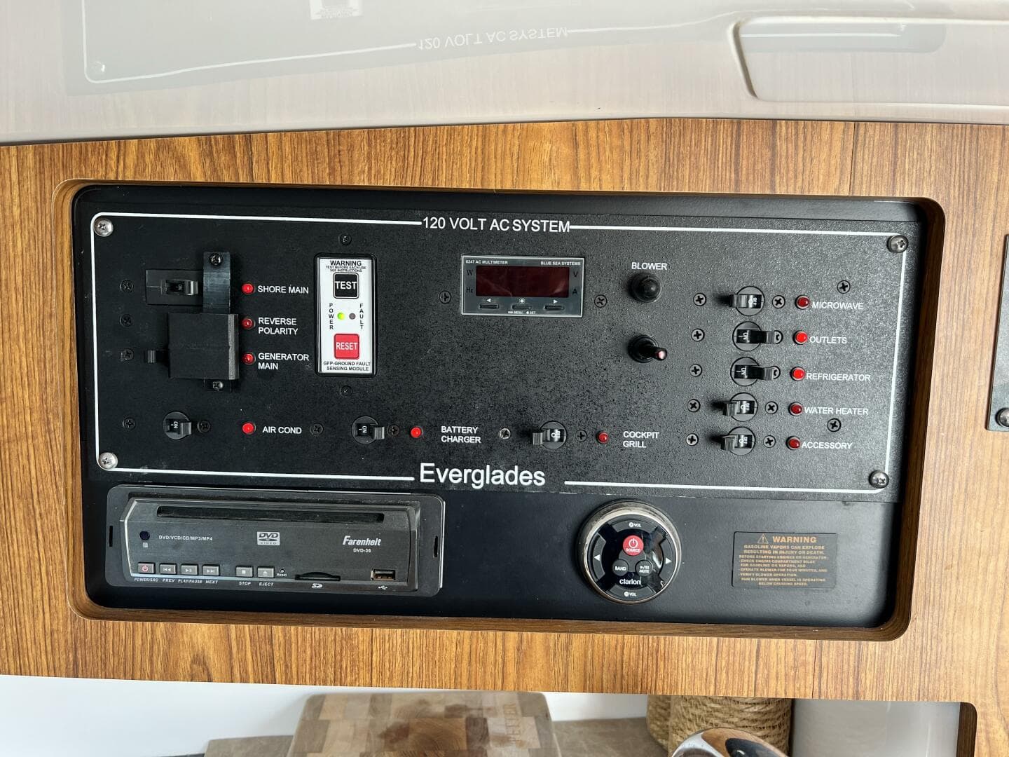 2012 Everglades 350 LX