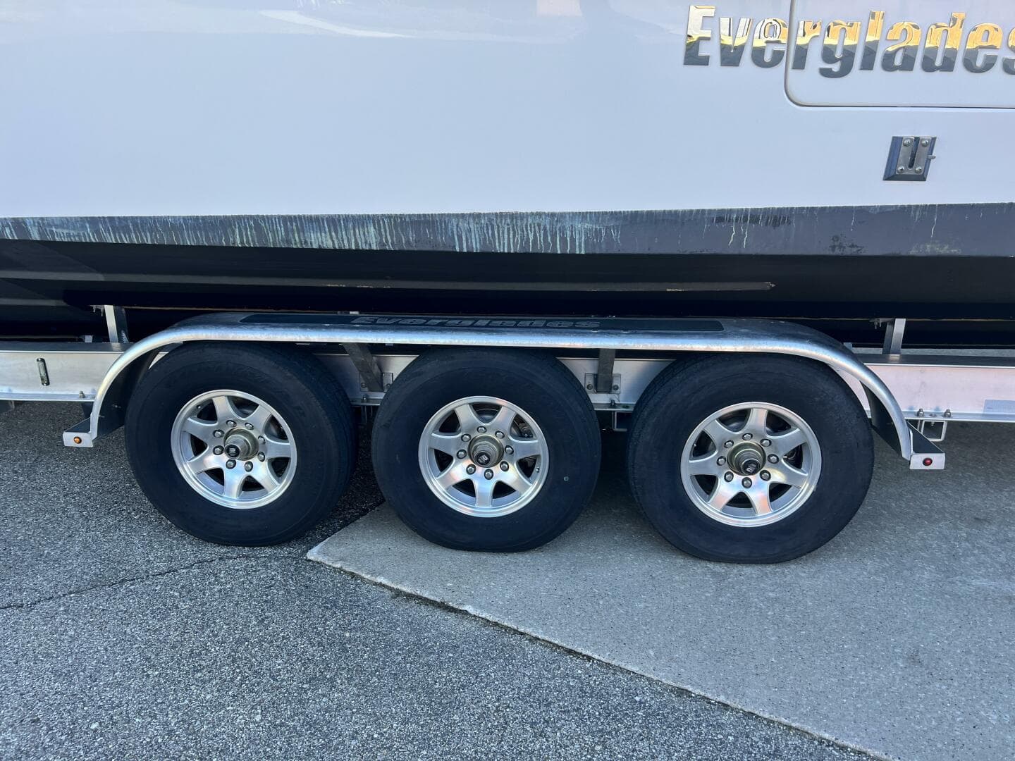 2012 Everglades 350 LX