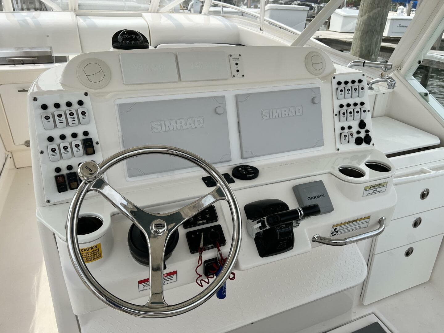 2012 Everglades 350 LX