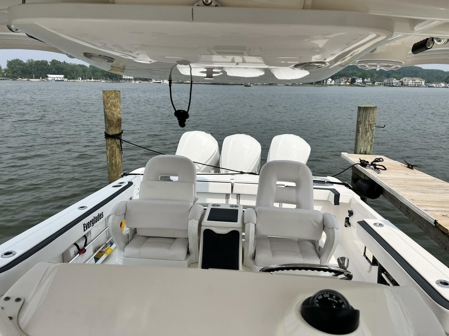 2012 Everglades 350 LX