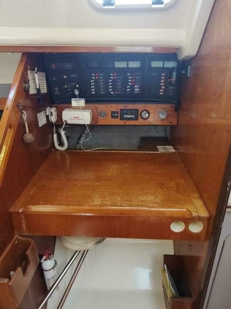 1987 Hunter 37 Legend