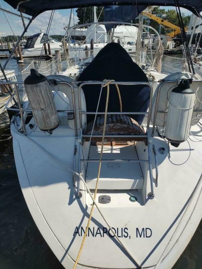 1987 Hunter 37 Legend
