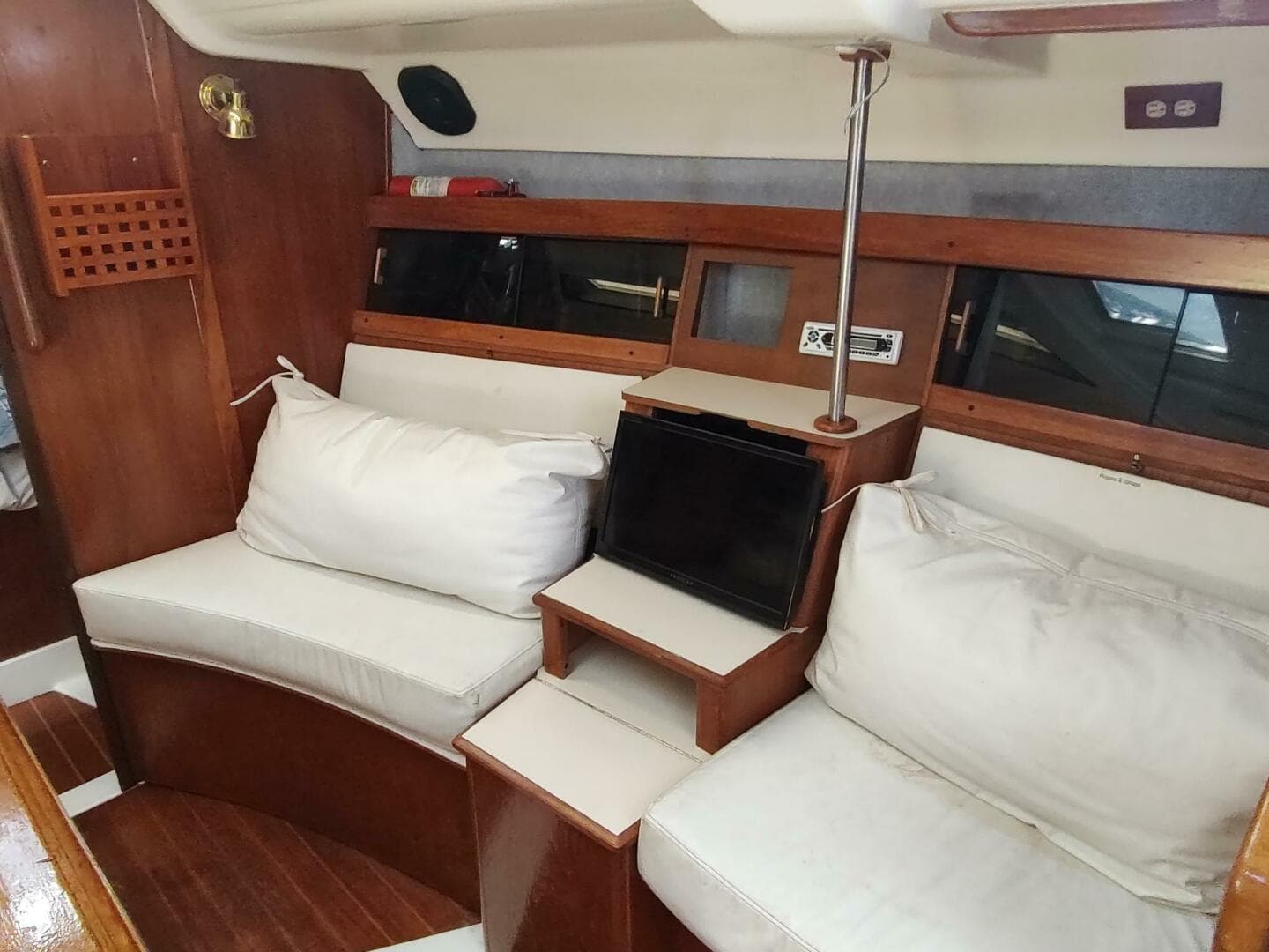 1987 Hunter 37 Legend