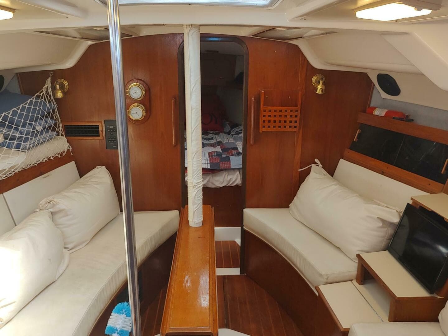 1987 Hunter 37 Legend