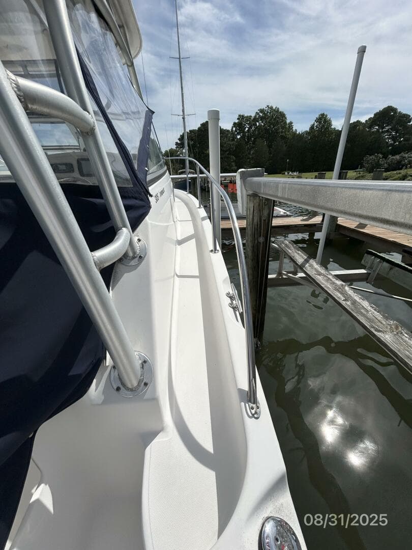 31' Boston Whaler starboard side deck2